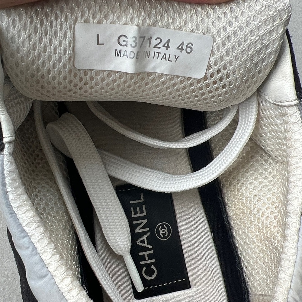 CHANEL Black and Gray Men's CC Logo Low-Top Sneakers - Picture 9 of 12